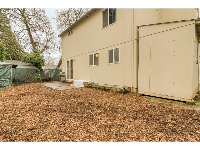 240 South Township Road Canby, OR 97013 - Photo 18 of 25 Backyard