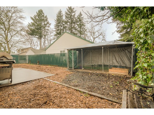 240 South Township Road Canby, OR 97013 - Photo 20 of 25 Dog Run