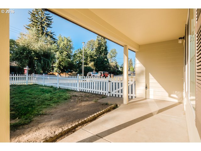 240 South Township Road Canby, OR 97013 - Photo 21 of 25 Porch