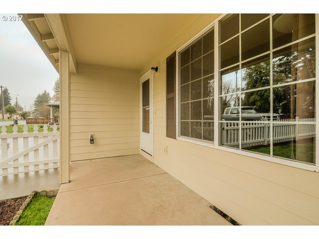 240 South Township Road Canby, OR 97013 - Photo 22 of 25 Covered Porch