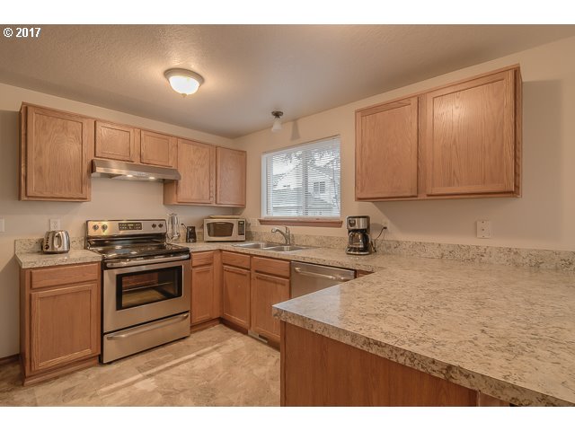 240 South Township Road Canby, OR 97013 - Photo 4 of 25 Kitchen