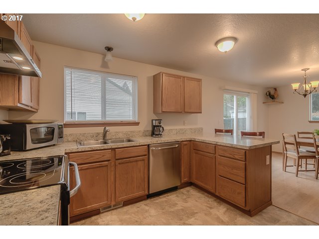 240 South Township Road Canby, OR 97013 - Photo 6 of 25 Kitchen