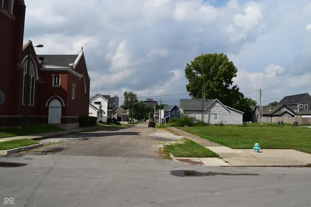 $850,000 | 216 Parkway Avenue, Indianapolis, IN 46225