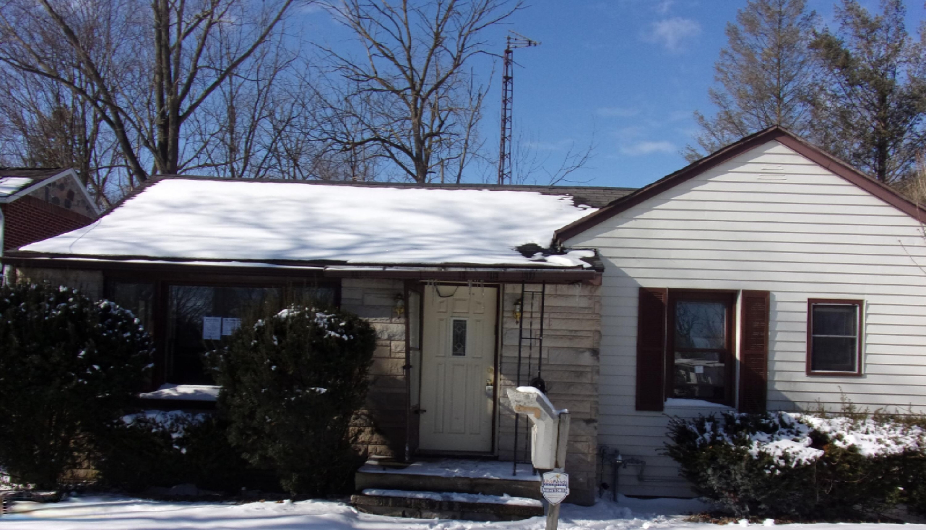 511 South Lincoln Avenue Three Rivers, MI 49093 - Photo 1 of 15 100_0172