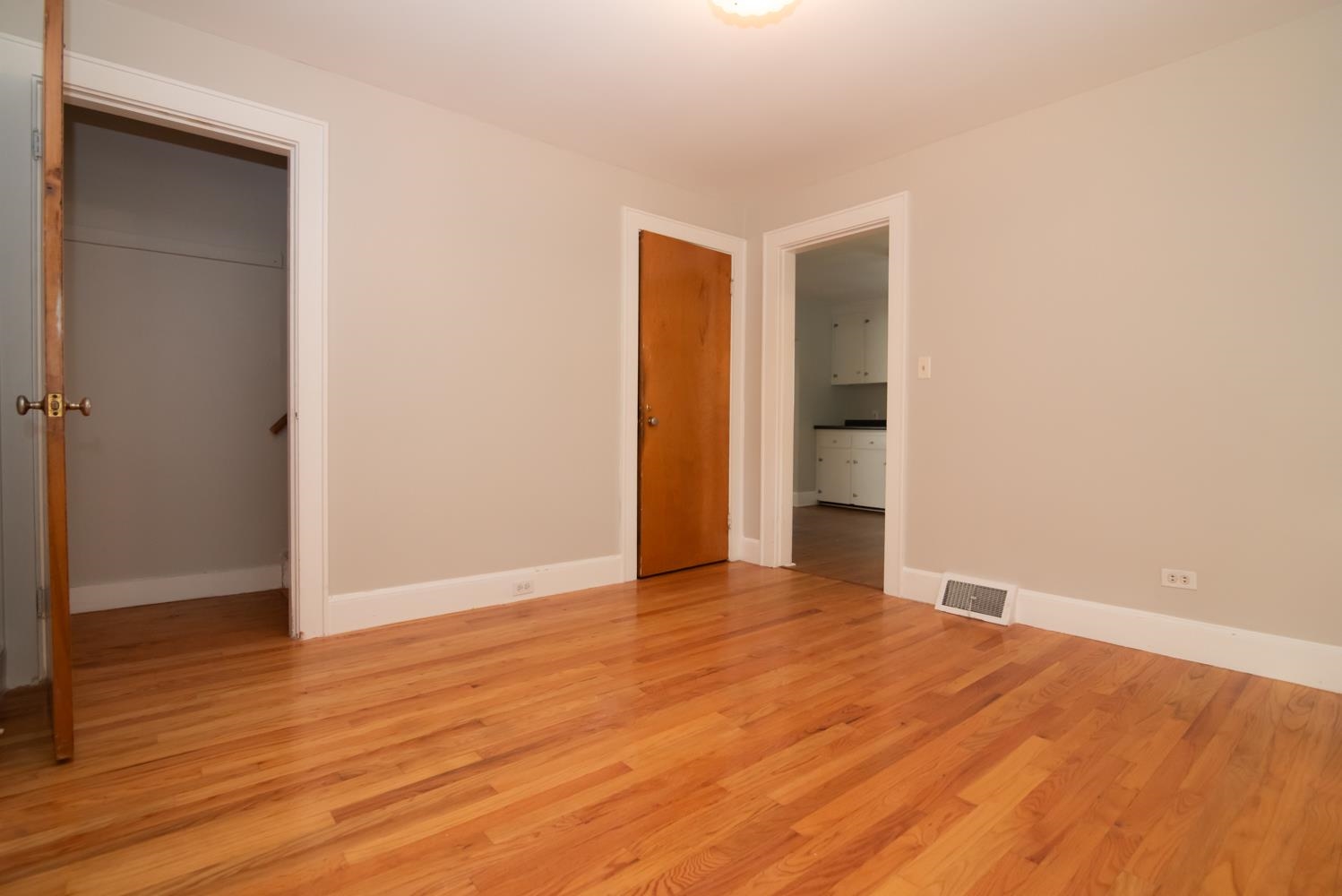 76 Charleston Avenue Manchester, NH 03102 - Photo 13 of 25