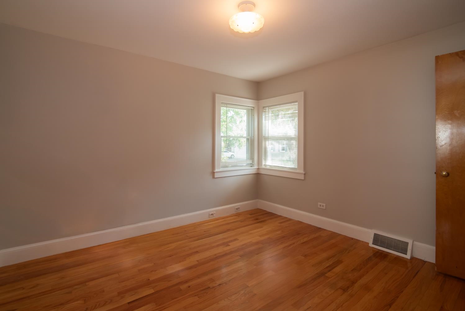 76 Charleston Avenue Manchester, NH 03102 - Photo 14 of 25