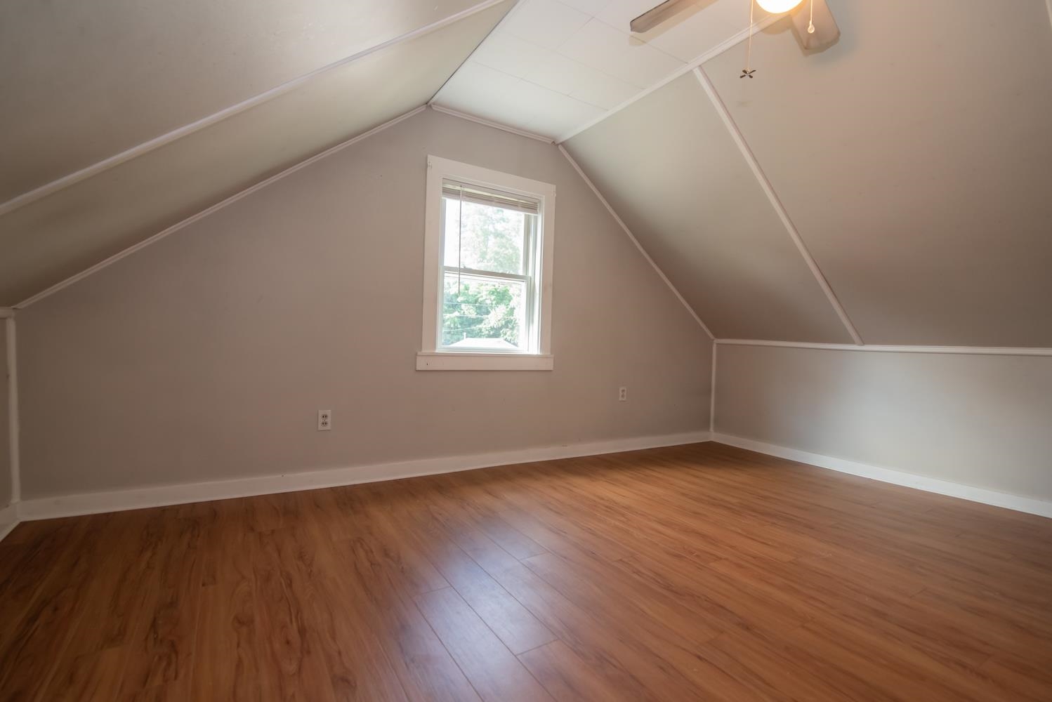 76 Charleston Avenue Manchester, NH 03102 - Photo 15 of 25