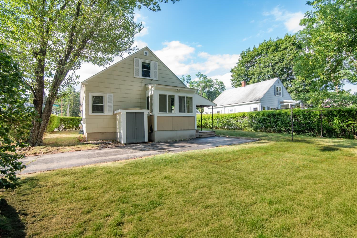 76 Charleston Avenue Manchester, NH 03102 - Photo 2 of 25