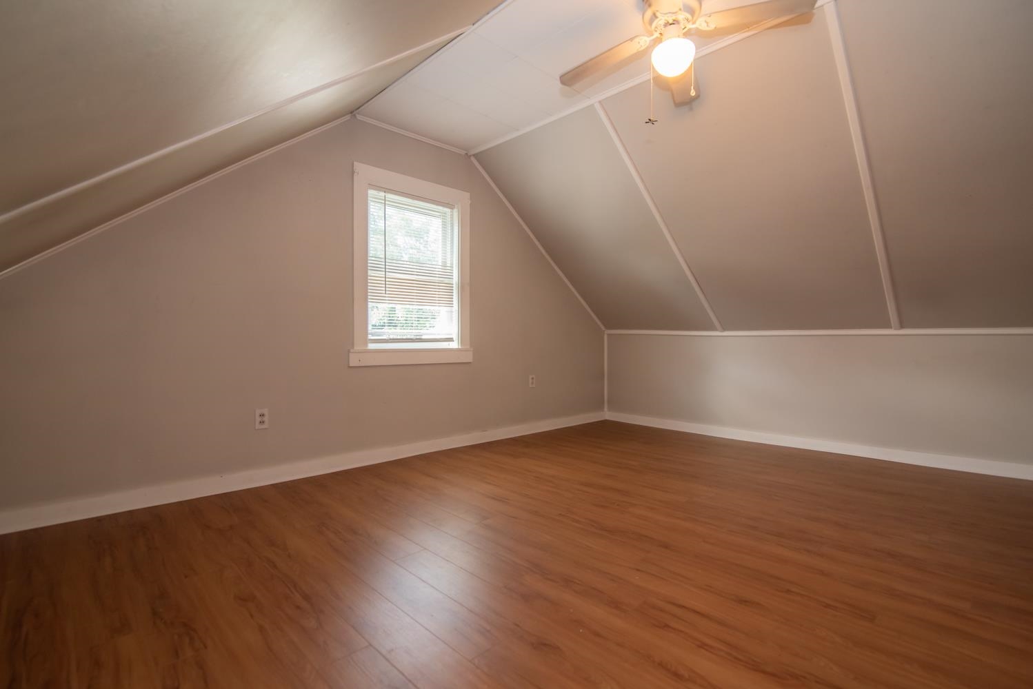 76 Charleston Avenue Manchester, NH 03102 - Photo 21 of 25