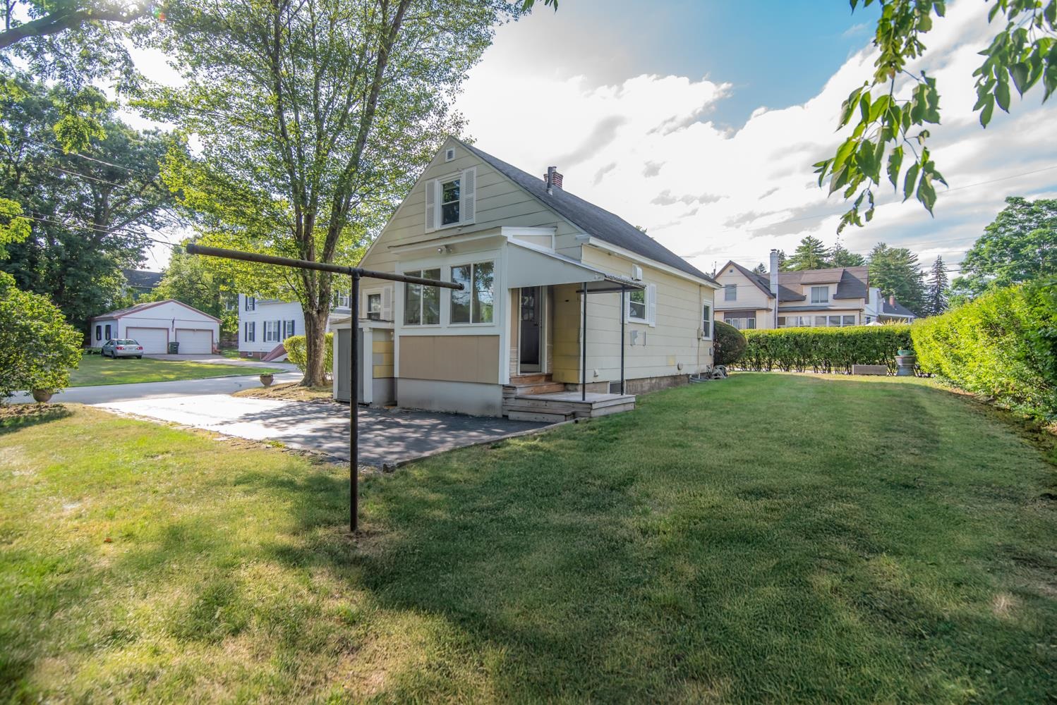 76 Charleston Avenue Manchester, NH 03102 - Photo 22 of 25