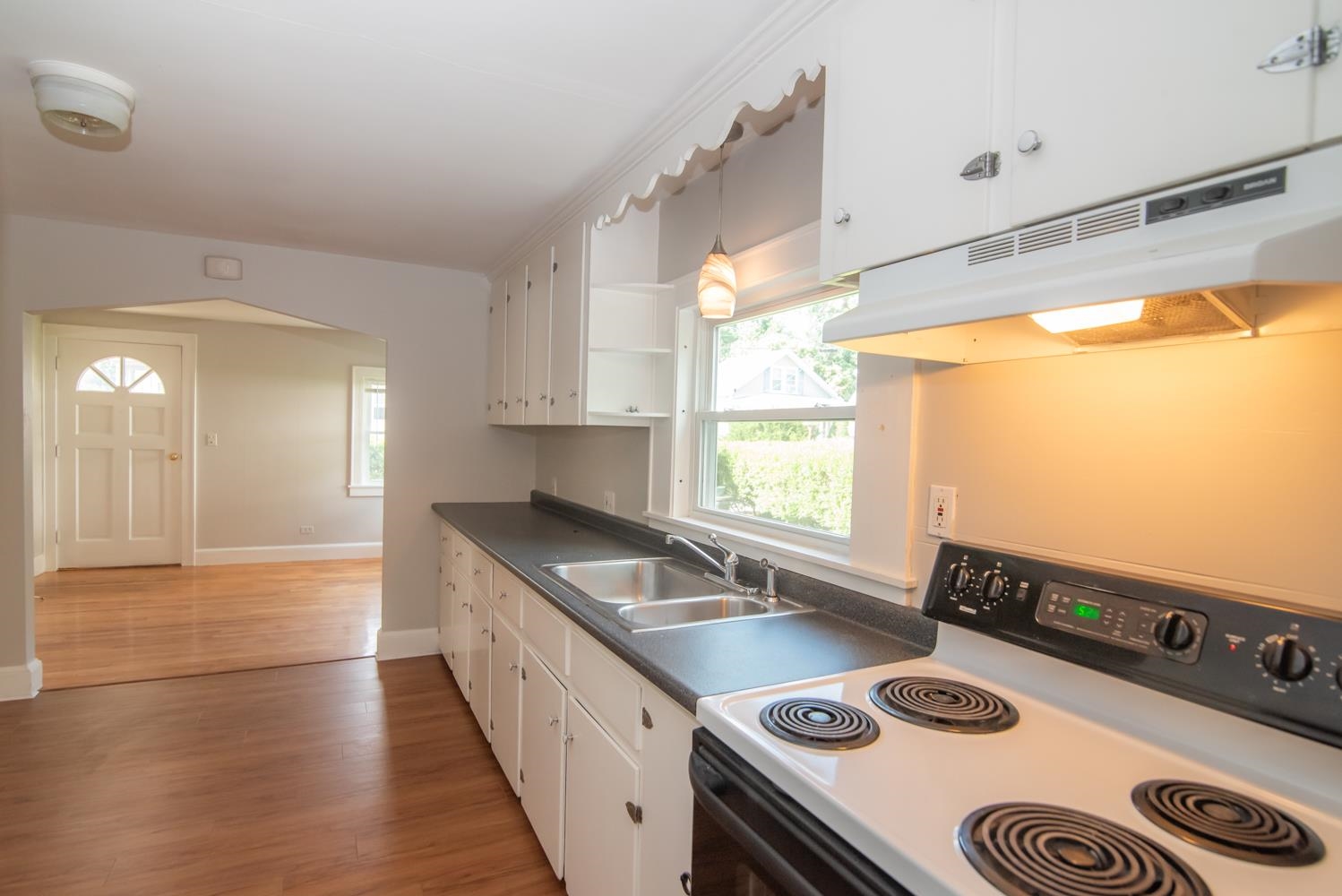 76 Charleston Avenue Manchester, NH 03102 - Photo 5 of 25