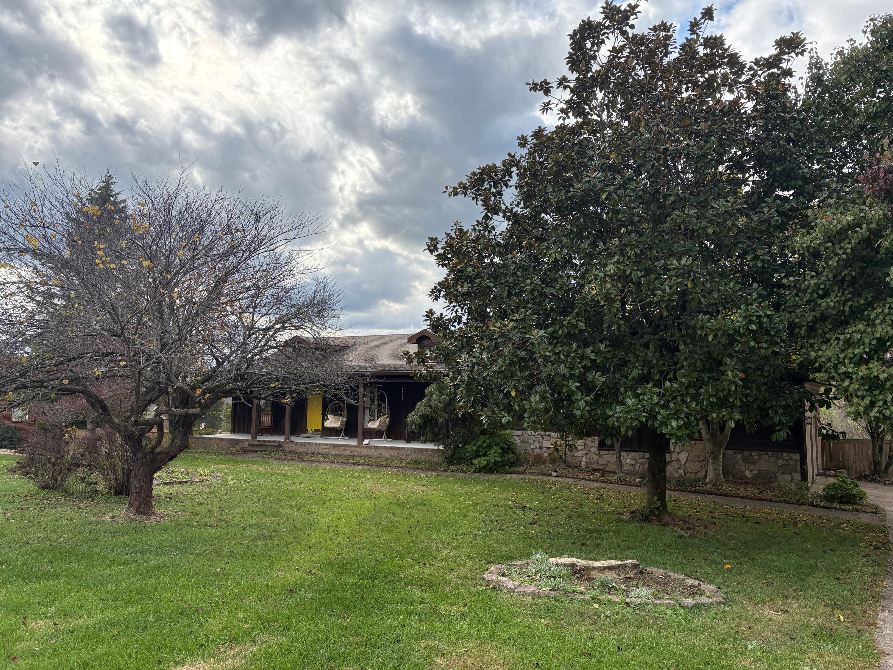 128 Squires Pointe Road Paris, KY 40361 - Photo 1 of 20 00