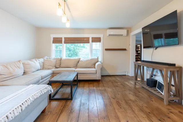 $1,000,000 | 77 Broad Street, Hollis, NH 03049