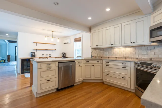 $1,000,000 | 77 Broad Street, Hollis, NH 03049