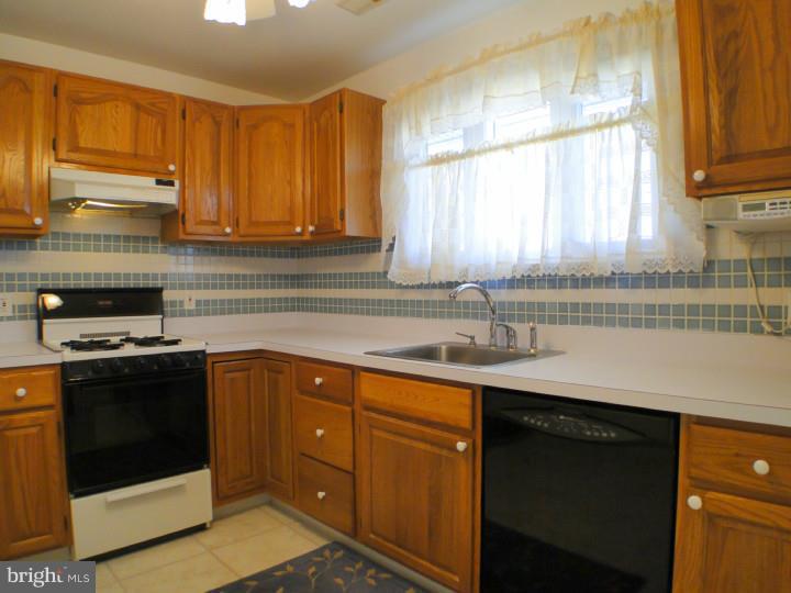 605 Springfield Avenue Folsom, PA 19033 - Photo 8 of 19 Gallery Image 8