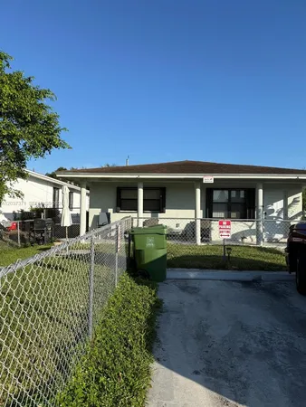 $2,900 | 208 Northwest 7th Street, Unit 1, Hallandale Beach, FL 33009