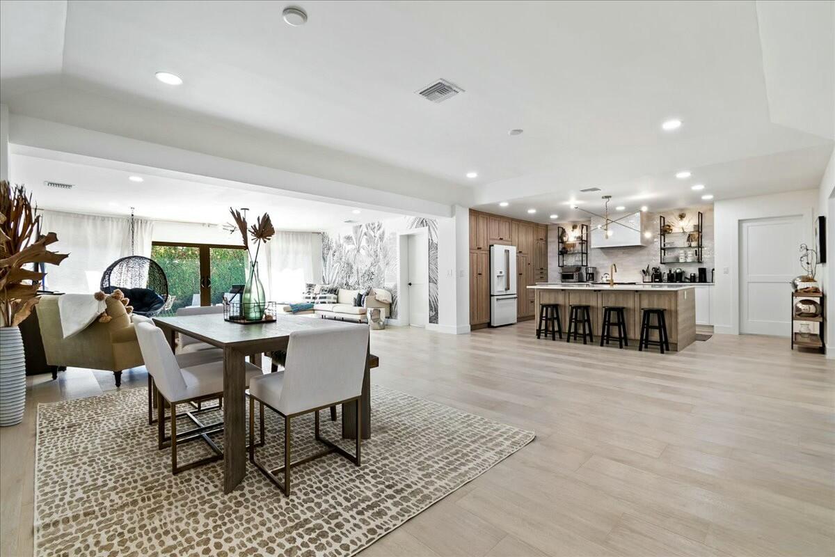 27 Ocean Drive Jupiter, FL 33469 - Photo 17 of 22 a large kitchen with a table and chairs