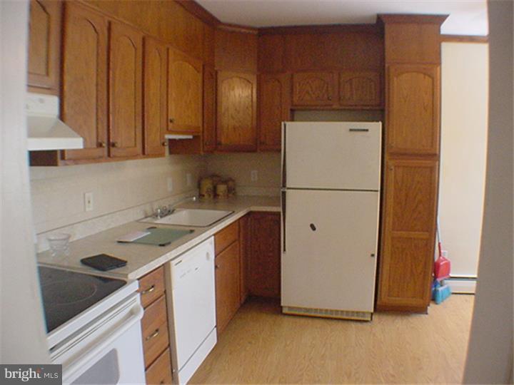 2222 Edgely Road Levittown, PA 19057 - Photo 9 of 21 Kitchen