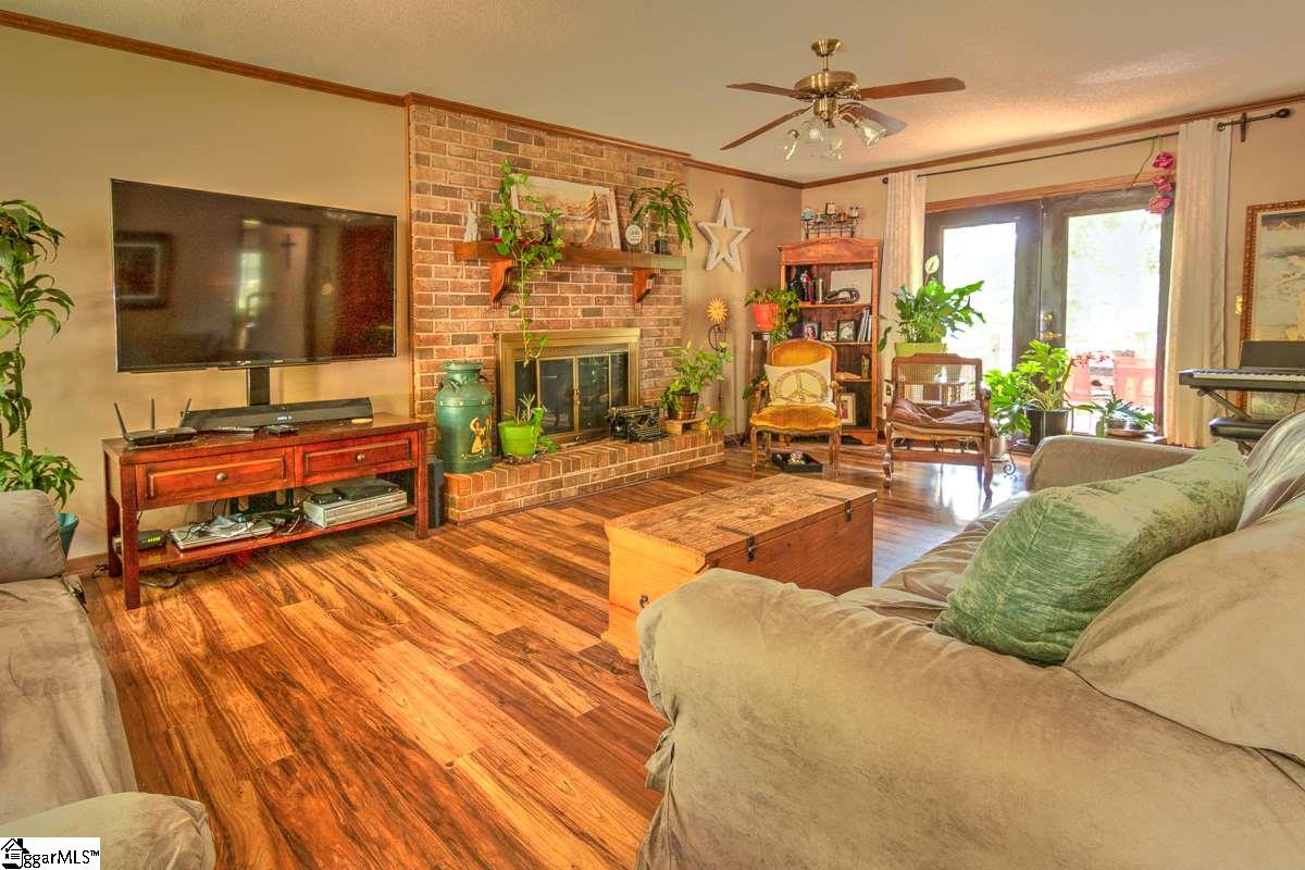 46 Cobblestone Road Greenville, SC 29615 - Photo 2 of 34 Gallery Image 2
