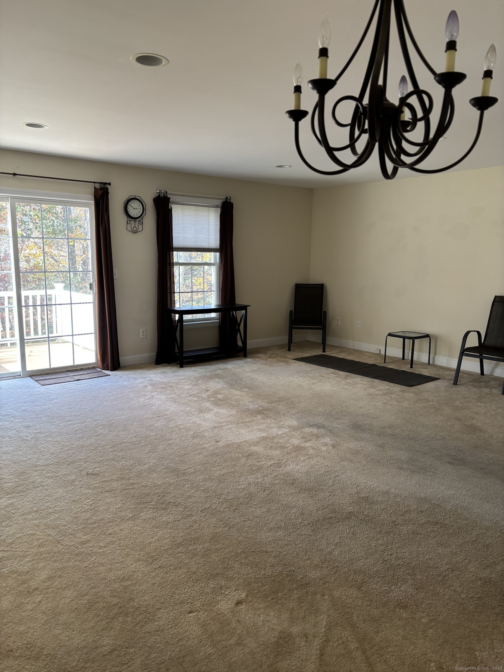 15 Freedom Way, Unit 22 East Lyme, CT 06357 - Photo 8 of 26 a view of a livingroom with a window