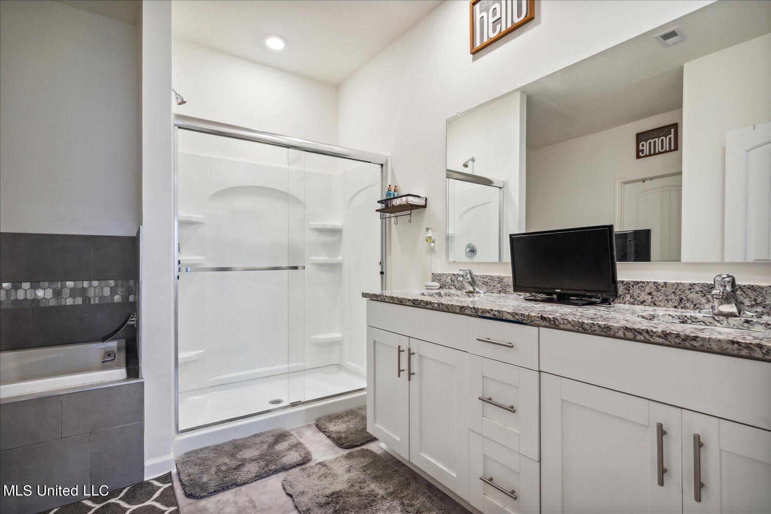 8833 Ruth Ann Cove Southaven, MS 38671 - Photo 16 of 28 18-18-1591848w-8833 Ruth Ann Cv
