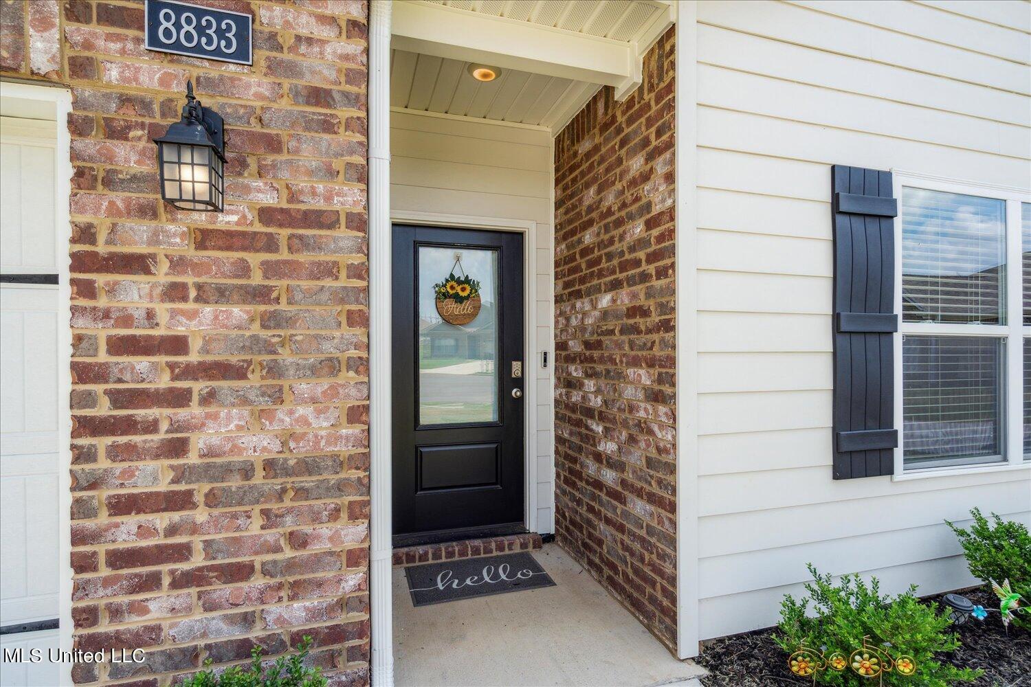 8833 Ruth Ann Cove Southaven, MS 38671 - Photo 2 of 28 04-04-1591848w-8833 Ruth Ann Cv