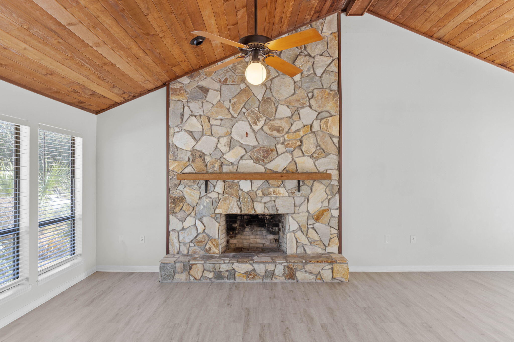 54 Country Club Road Shalimar, FL 32579 - Photo 8 of 58 a view of fireplace with wooden floor