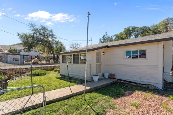 a view of a house with backyard
