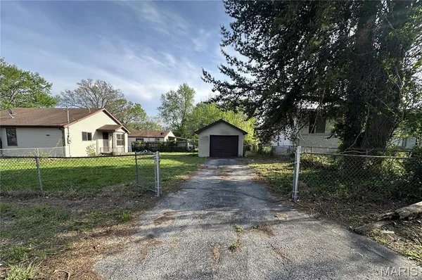$1,200 | 10063 Northgate Drive, Riverview, MO 63137