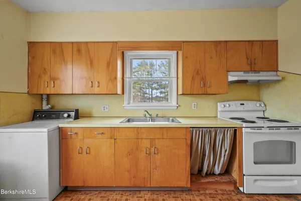 $329,900 | 53 Newell Street, Pittsfield, MA 01201