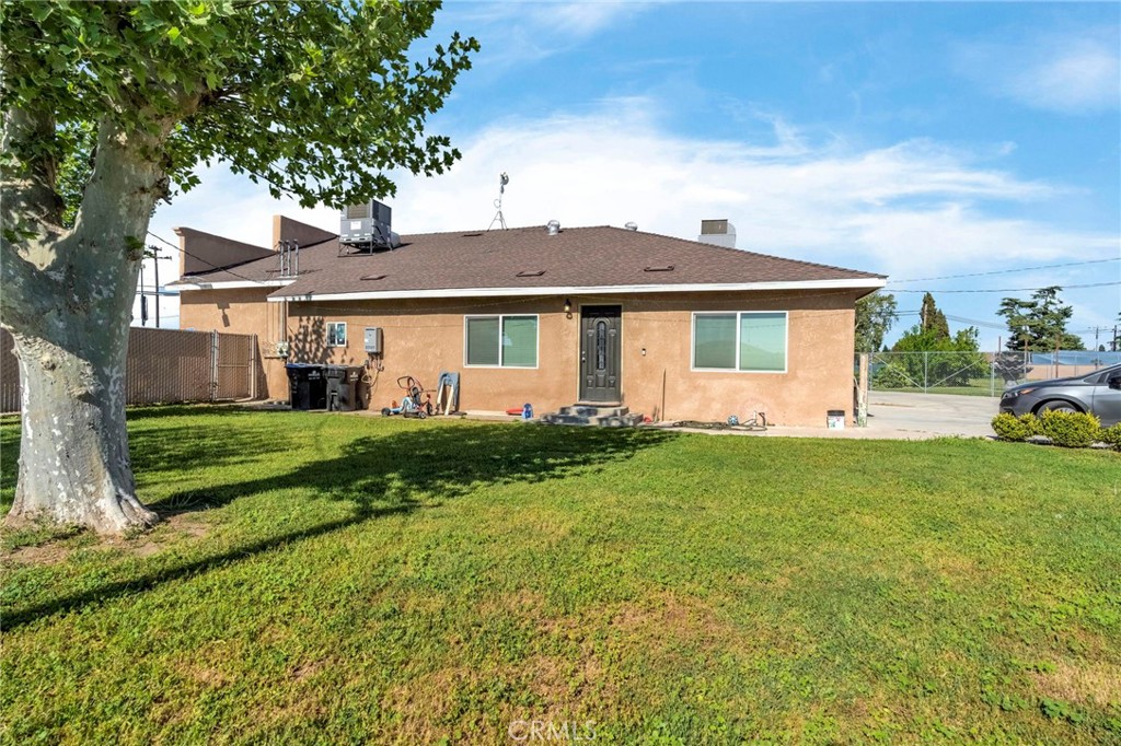 24110 Ave 14 Madera, CA 93637 - Photo 22 of 43 a front view of a house with a garden