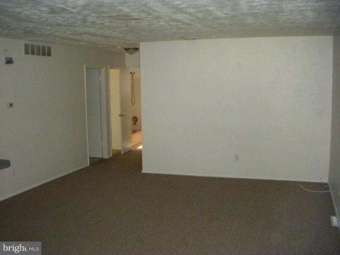 7861 West Riverside Drive Pasadena, MD 21122 - Photo 2 of 10 Living Room