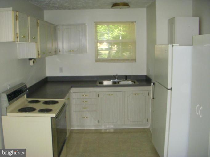 7861 West Riverside Drive Pasadena, MD 21122 - Photo 6 of 10 Kitchen