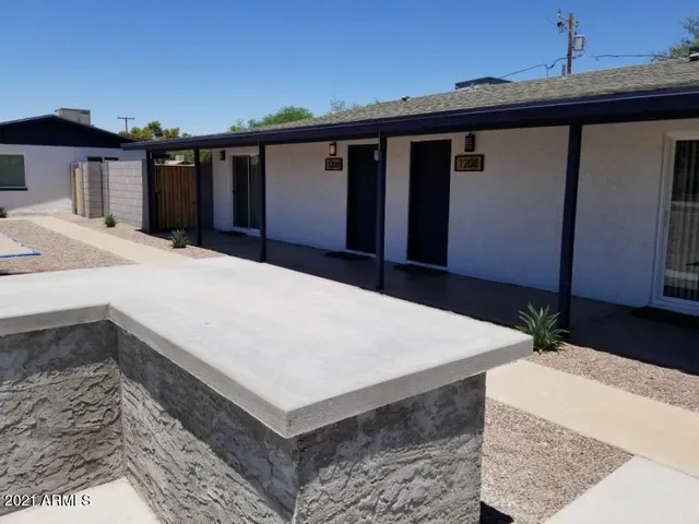 a view of a house with a backyard