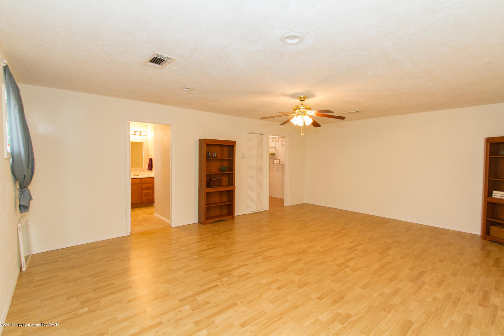 4818 Camp Lane Amarillo, TX 79110 - Photo 19 of 32 a view of a livingroom with a ceiling fan