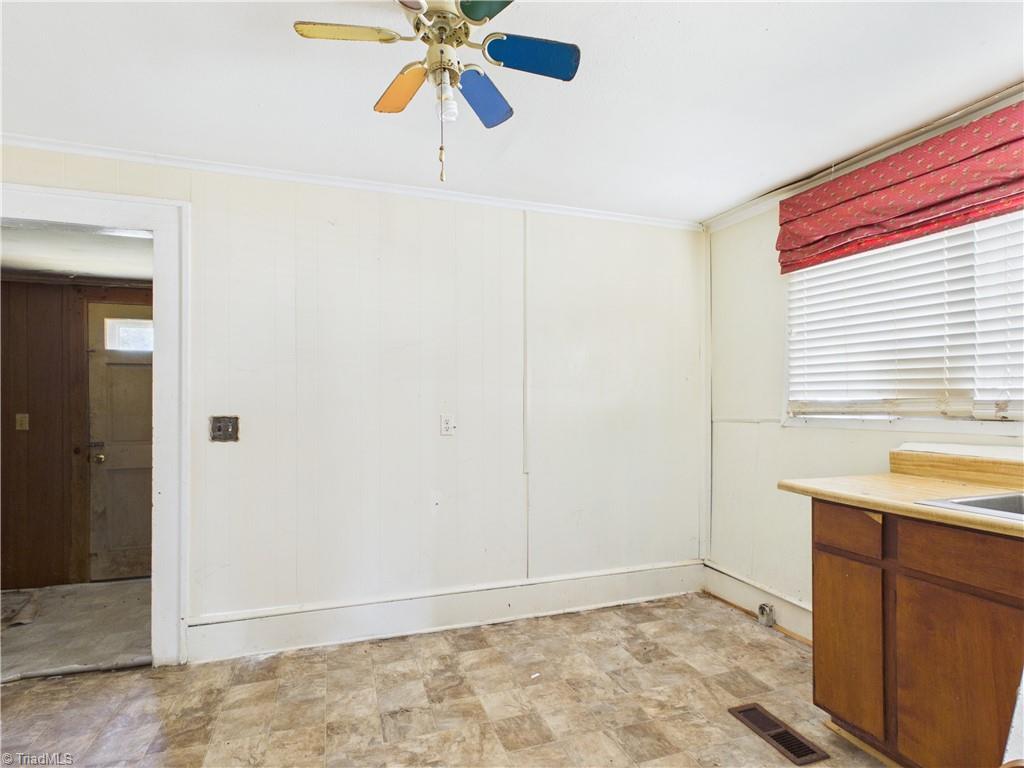 1004 Unity Street Thomasville, NC 27360 - Photo 6 of 16