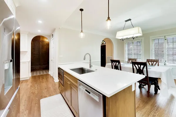 $775,000 | 10041 South Hoyne Avenue, Chicago, IL 60643