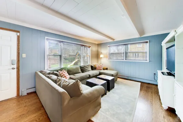 $775,000 | 10041 South Hoyne Avenue, Chicago, IL 60643