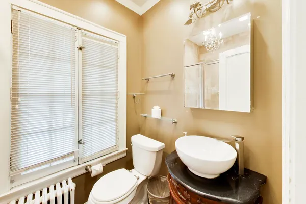 $775,000 | 10041 South Hoyne Avenue, Chicago, IL 60643