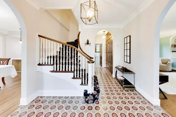 $775,000 | 10041 South Hoyne Avenue, Chicago, IL 60643