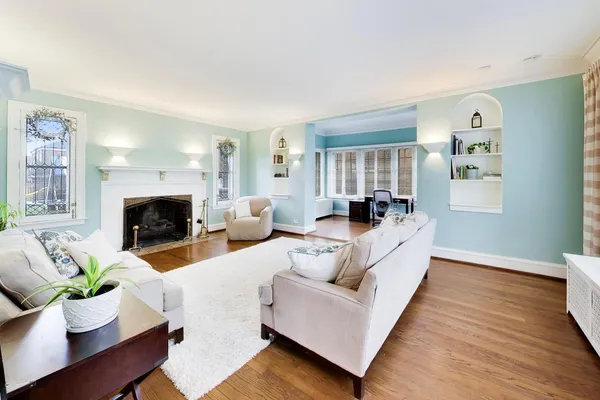 $775,000 | 10041 South Hoyne Avenue, Chicago, IL 60643