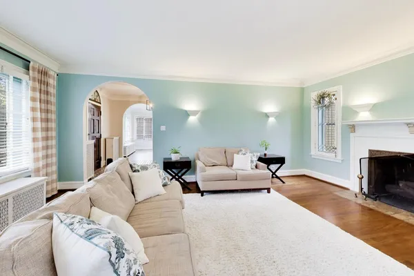 $775,000 | 10041 South Hoyne Avenue, Chicago, IL 60643
