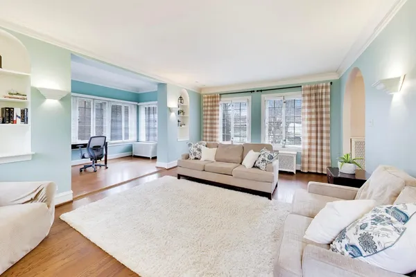 $775,000 | 10041 South Hoyne Avenue, Chicago, IL 60643