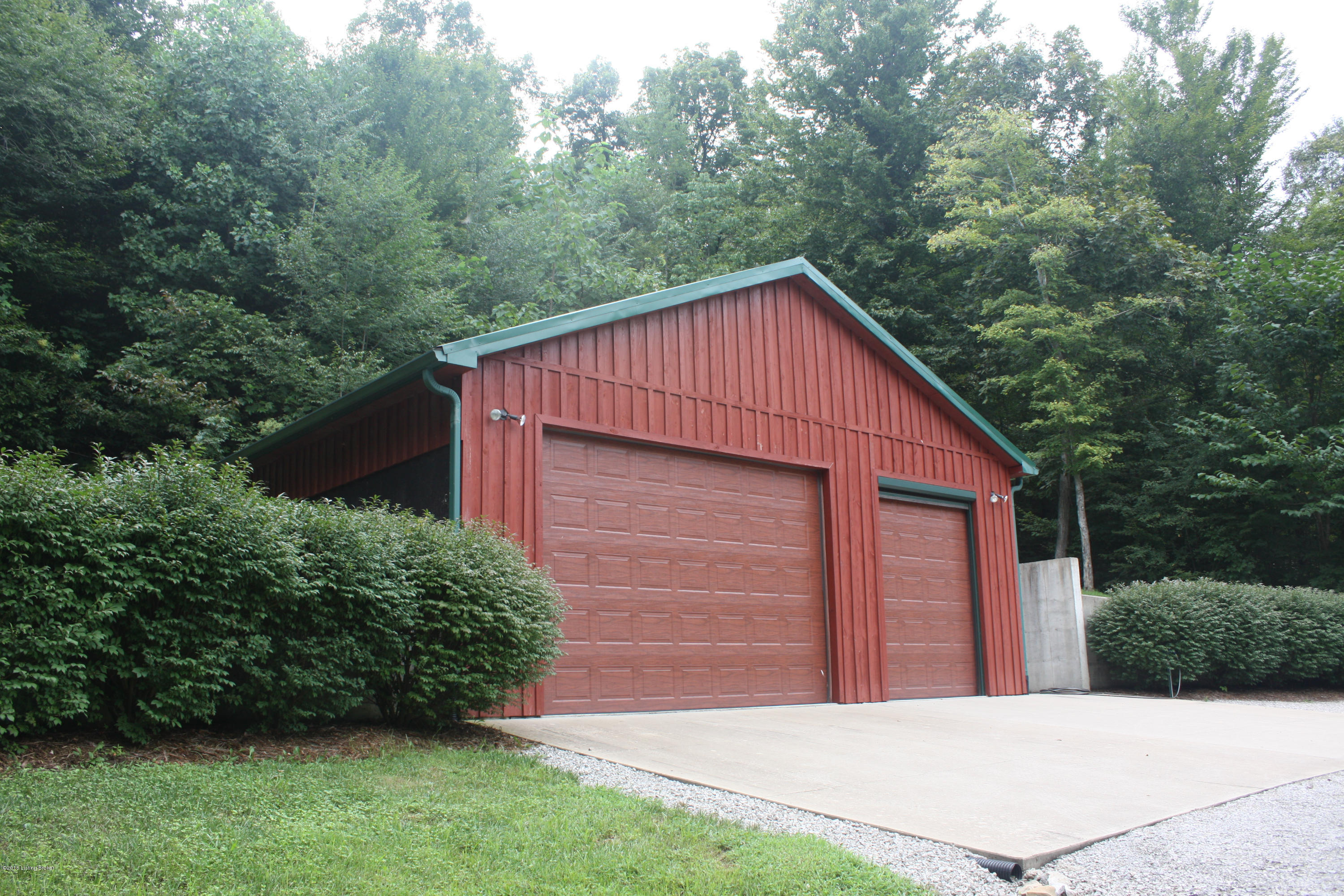 2 Mayflower Road Leitchfield, KY 42754 - Photo 6 of 16 garage 2