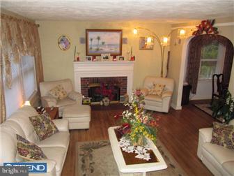 2118 Bernville Road Reading, PA 19601 - Photo 5 of 12 Living Room