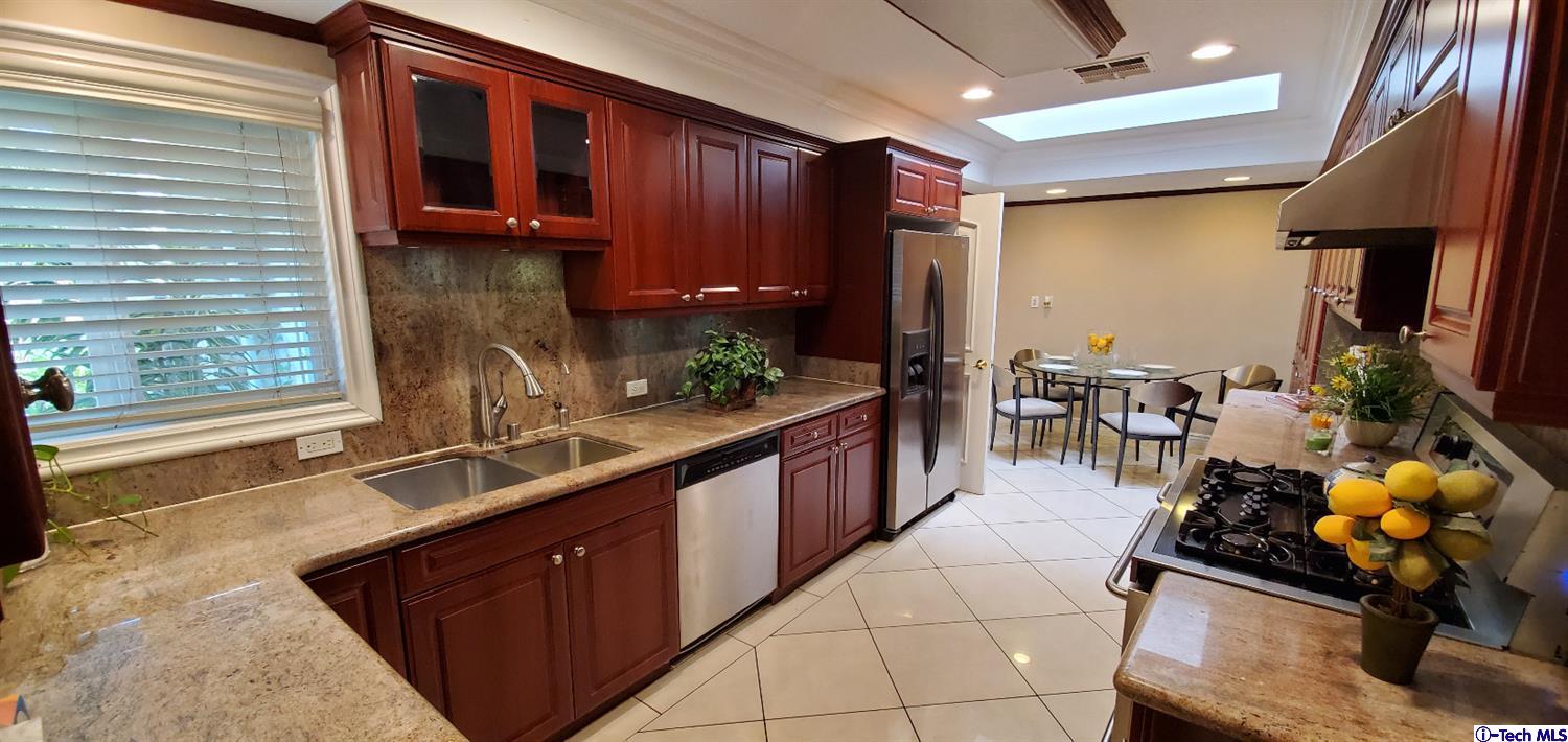 410 West Kenneth Road Glendale, CA 91202 - Photo 12 of 39