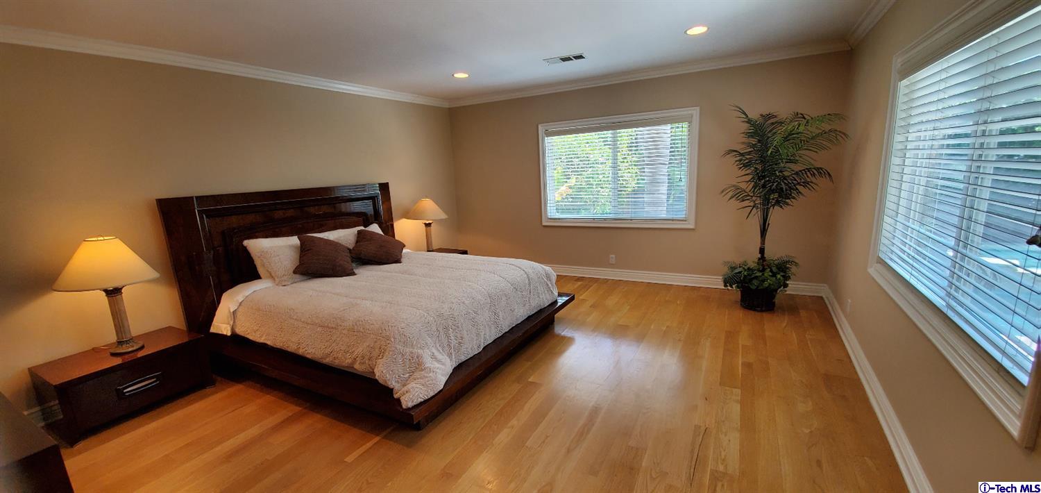 410 West Kenneth Road Glendale, CA 91202 - Photo 17 of 39