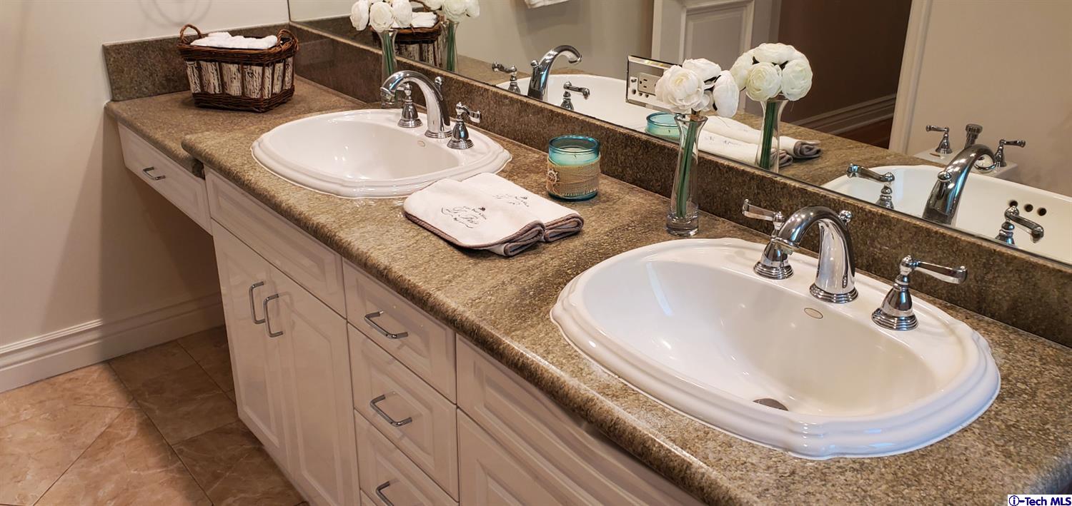410 West Kenneth Road Glendale, CA 91202 - Photo 21 of 39