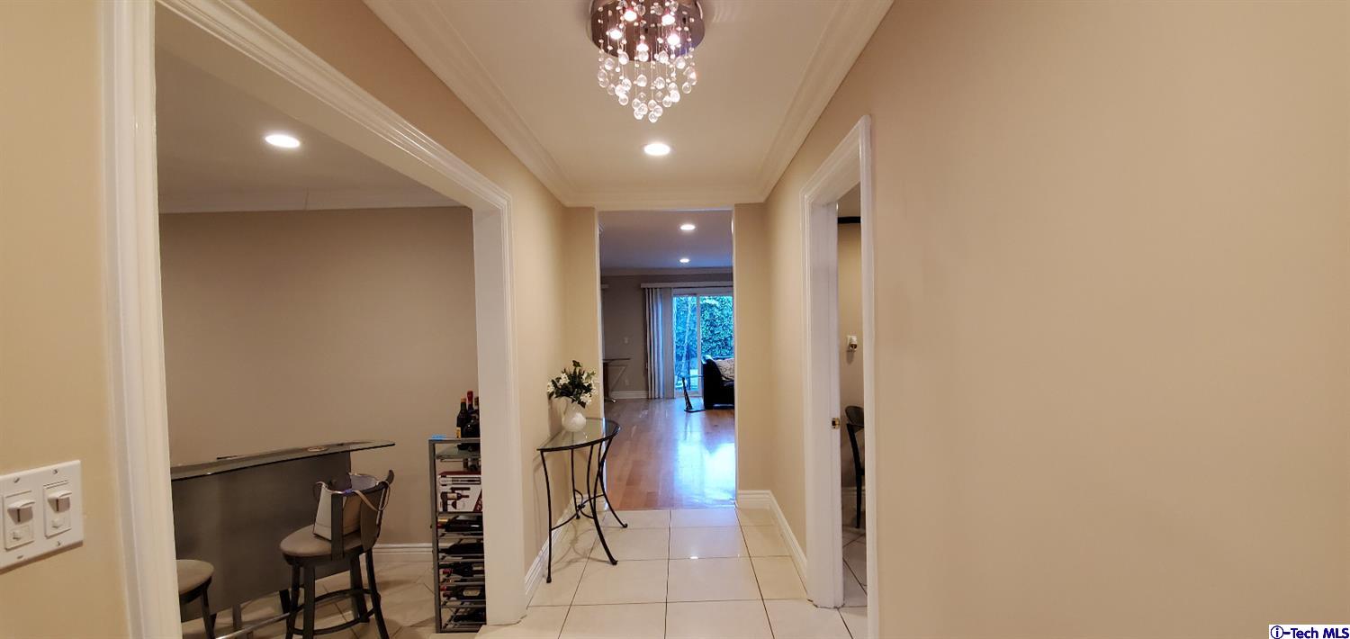 410 West Kenneth Road Glendale, CA 91202 - Photo 5 of 39