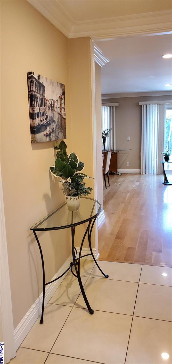410 West Kenneth Road Glendale, CA 91202 - Photo 6 of 39